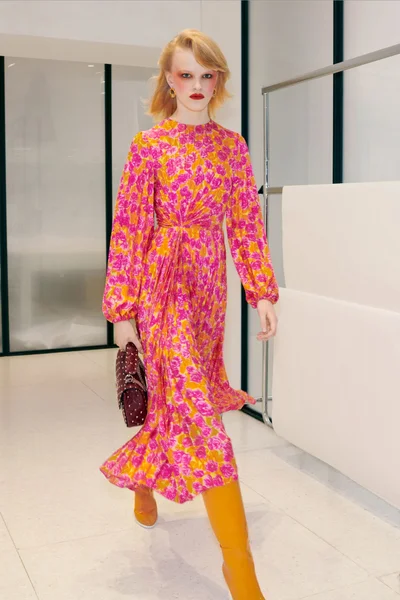 Look 30